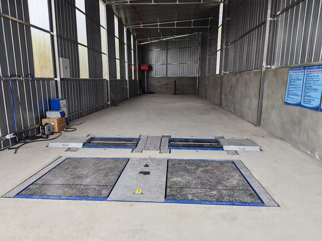 कार्टेसी ट्रक परीक्षण लेन मरम्मत की दुकान के लिए ऑटोमोबाइल रोलर ब्रेक परीक्षक बल के साथ धुरी भार दोहरी प्लेटों साइड स्लिप परीक्षक 10T क्षमता